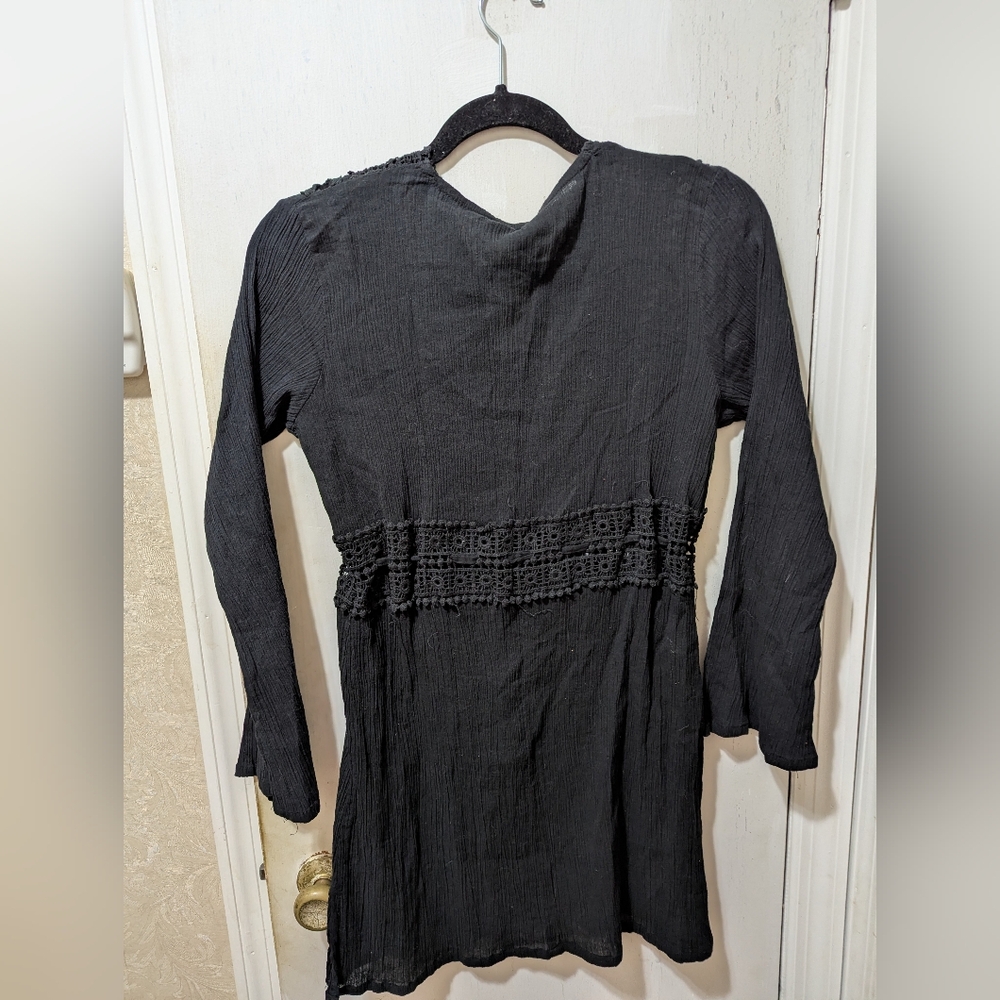 Raviya Small Black Long Sleeve Crochet-inset Trim Tunic Swim Cover-up - Picture 6 of 7